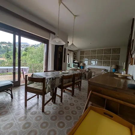 Вілла La Casa Di Nonna Lorenna Алассіо